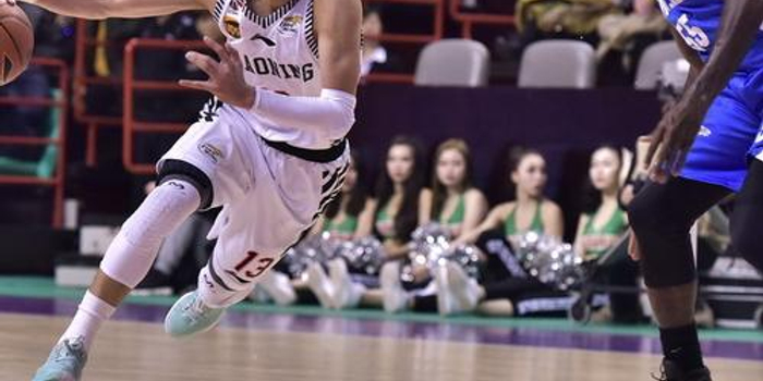 豪形象示人 豪形象示人