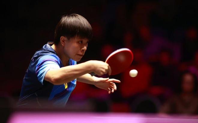 非常顯眼地 非常顯眼地